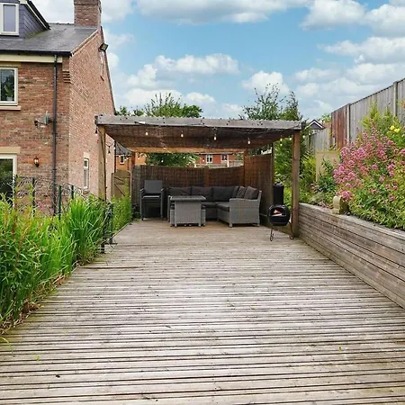 Spahome With Hottub Sauna Bbq & Pool Table Chesterfield Exterior photo